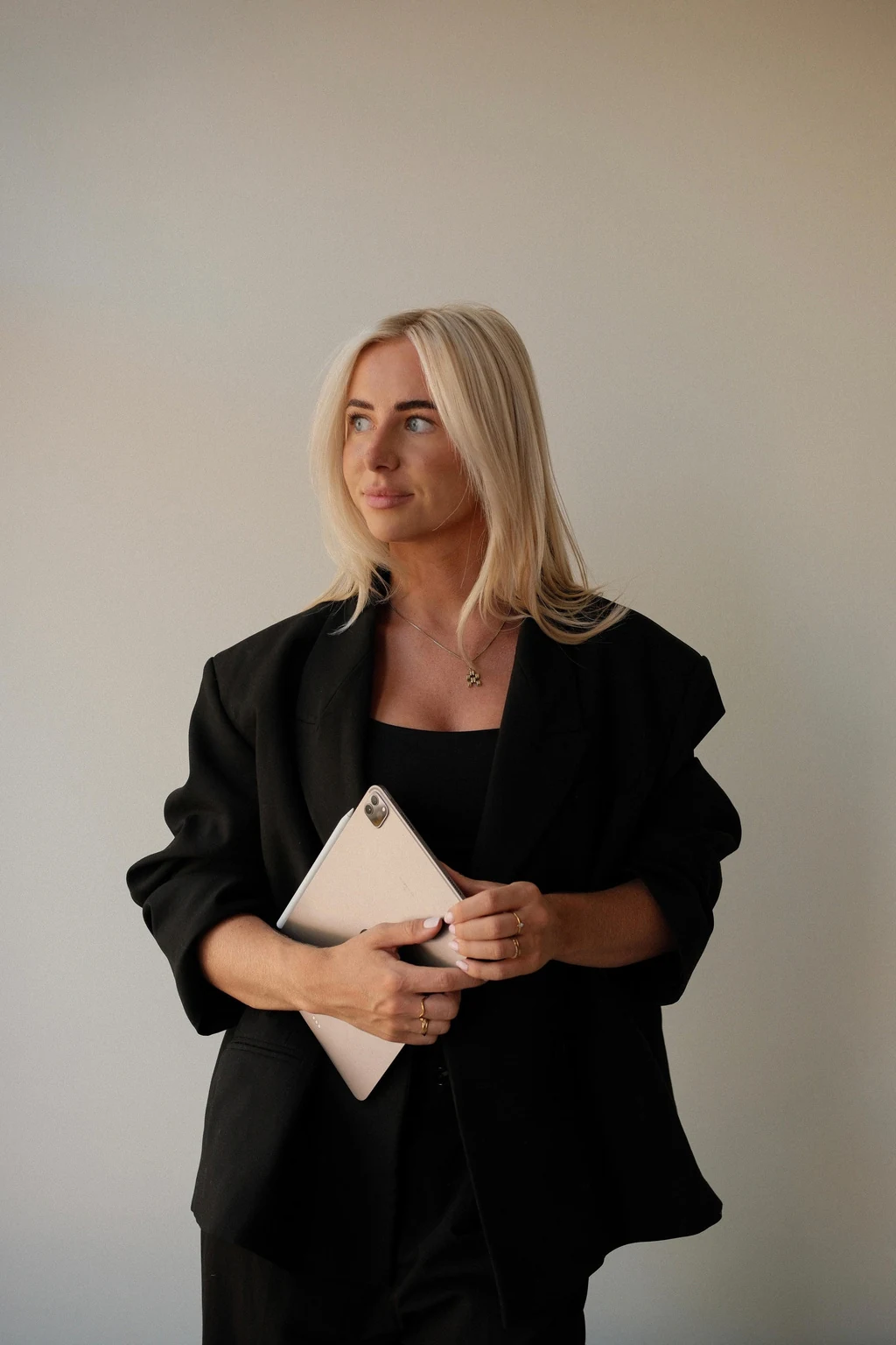Rianne van Rijnsoever, interieurontwerper en oprichter van Maié Atelier.